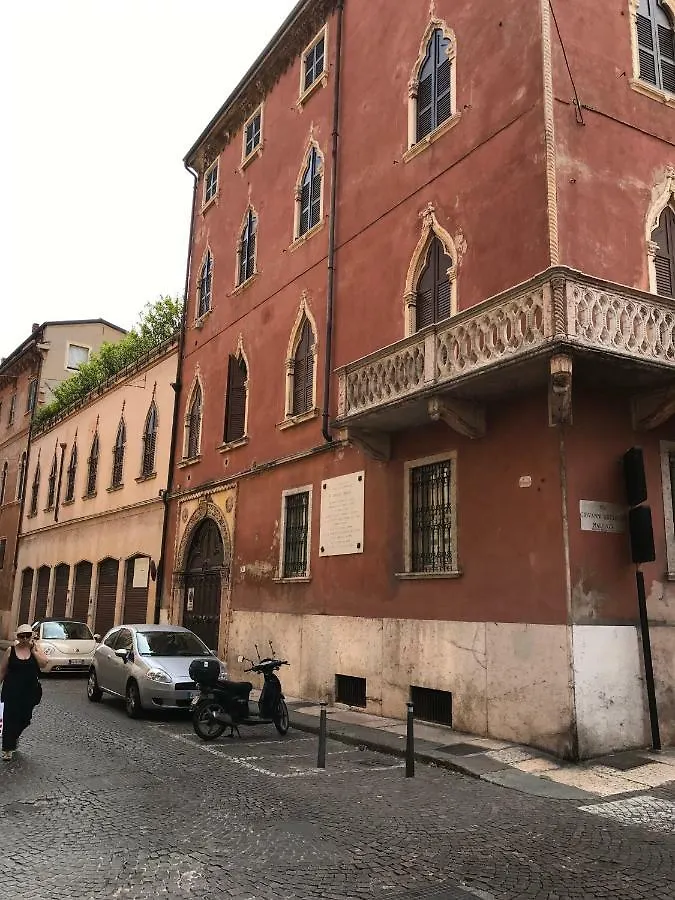 Apartment Ferienwohnung La Soffitta Bohemien Verona Italien